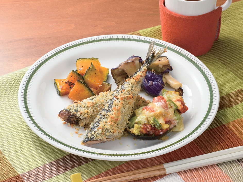 オーブンでほったらかし調理　サンマのパン粉焼きと秋野菜のメニュー