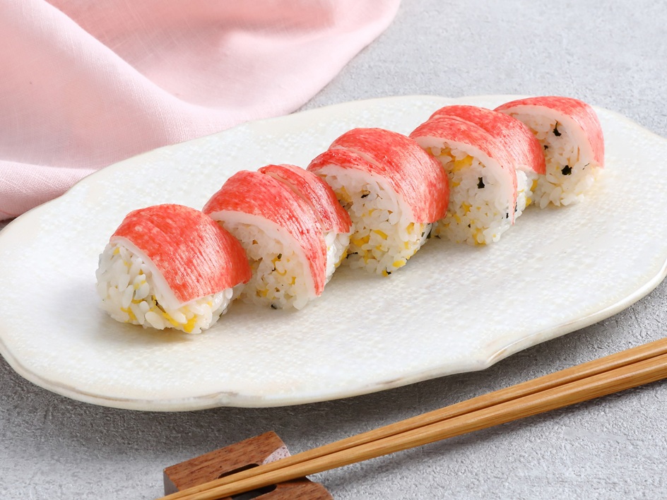 親子でくるくる！カニかまロールずし